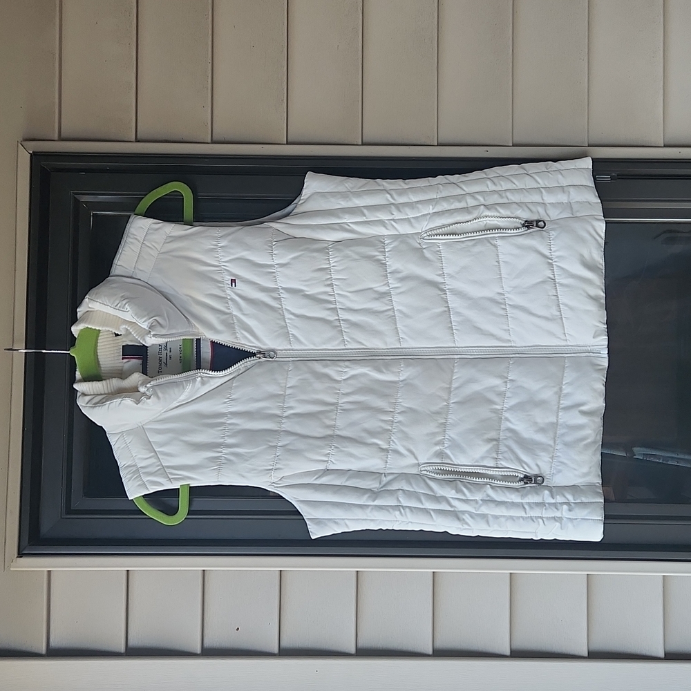 Beautiful Tommy Hilfiger Vest